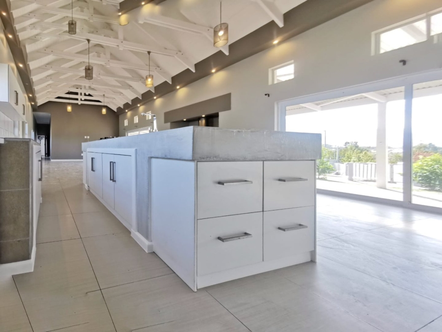 3 Bedroom Property for Sale in Kraaibosch Western Cape